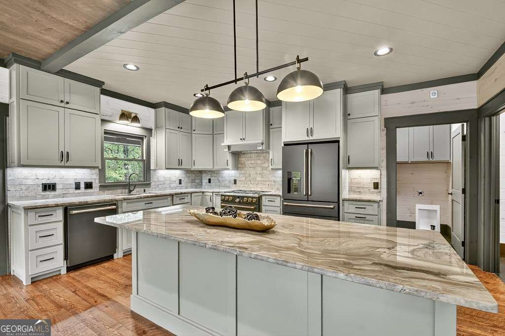 Welcome to your Private RIVERFRONT DREAM HOME on the shimmering shores – image 5