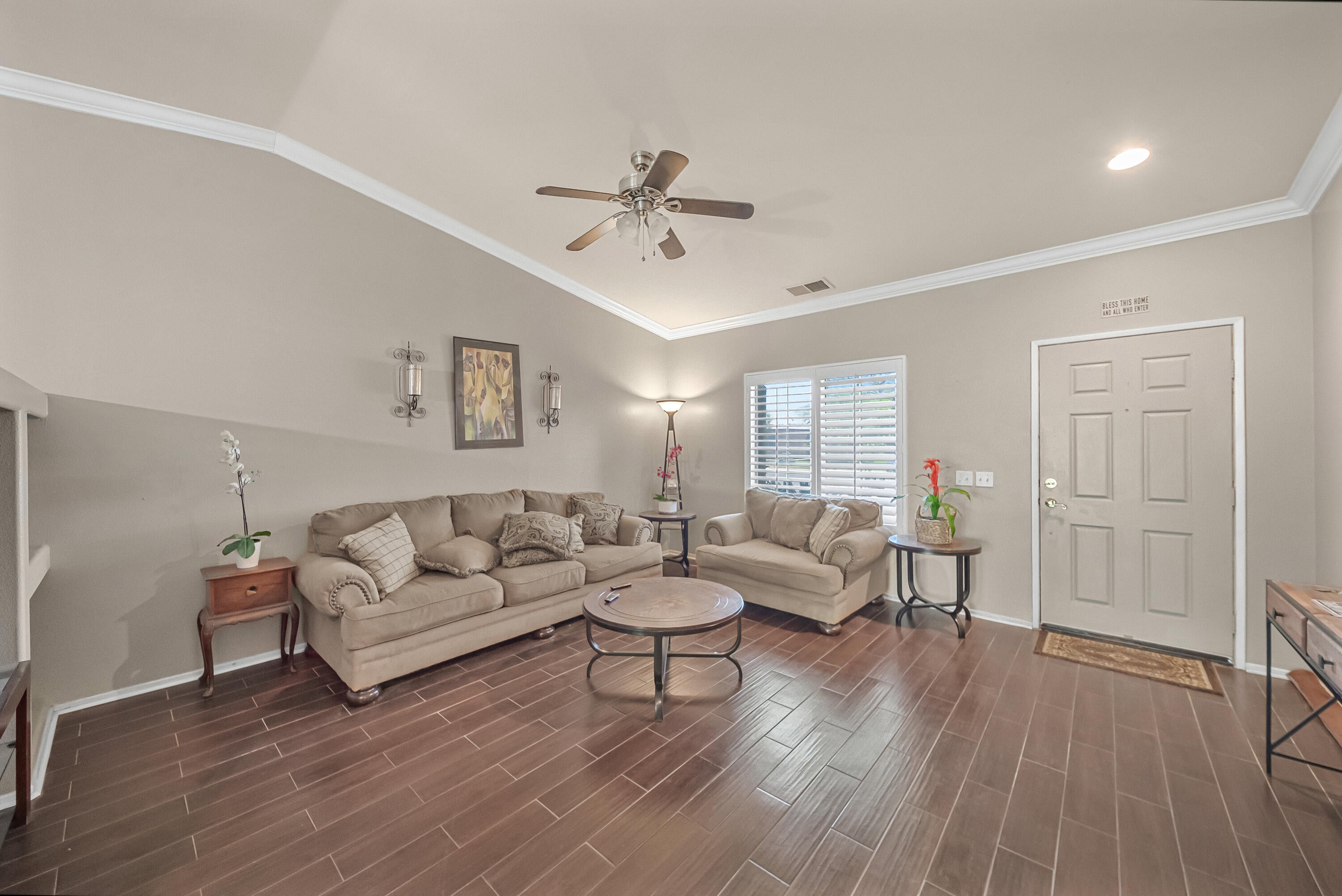 Welcome to this beautiful home in the highly desirable Villa Montego c – image 6