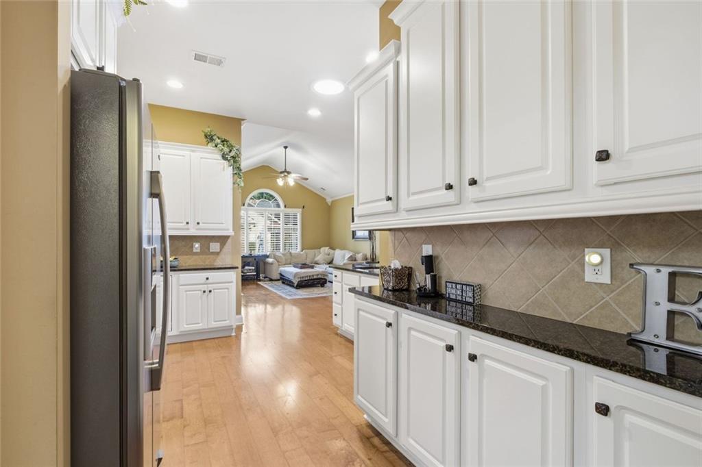Welcome to this lovely home in the highly sought-after Orchards of Bra – image 11