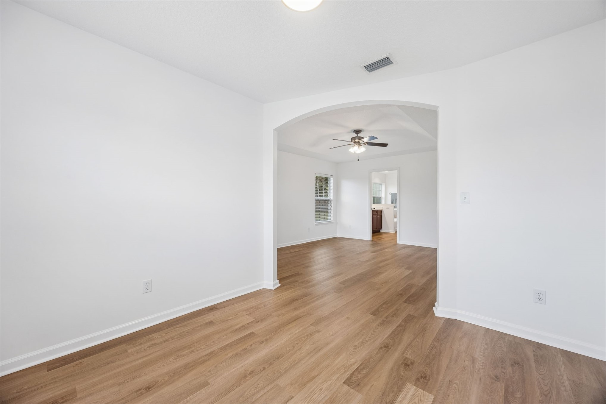 Tired of choosing between a backyard and a commute? At 54079 Amblerwoo – image 46