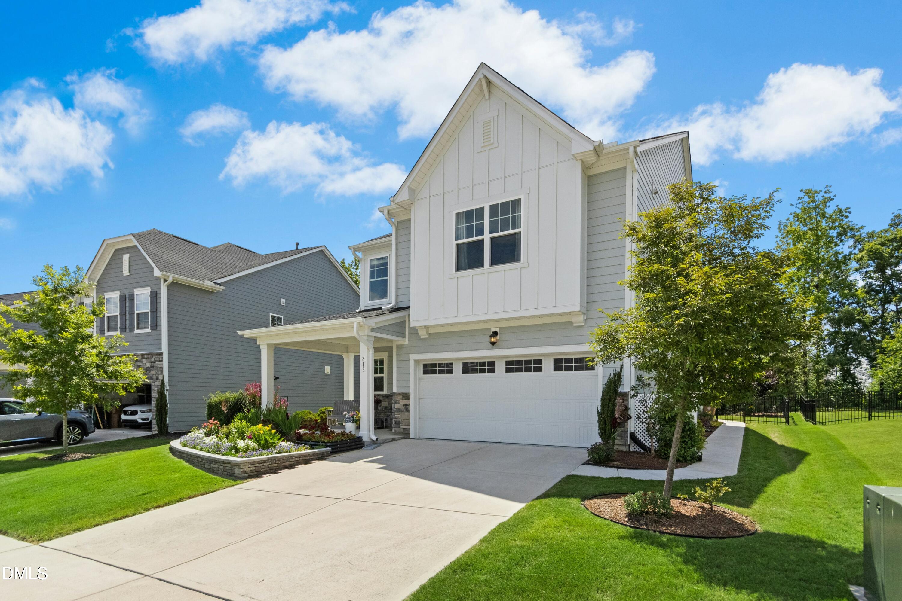 Welcome to 813 Precipice Way. This move-in ready 4-bedroom, 3-bathroom – image 3