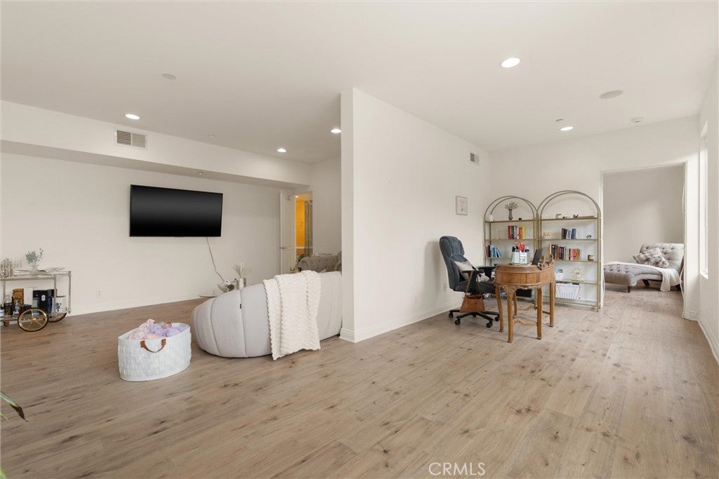 2127 2127 Kress Street, Hollywood Hills, California, 90046, USA, 4 Bedrooms Bedrooms, ,1 BathroomBathrooms,Residential,For Sale,2127 Kress Street,WS26032674