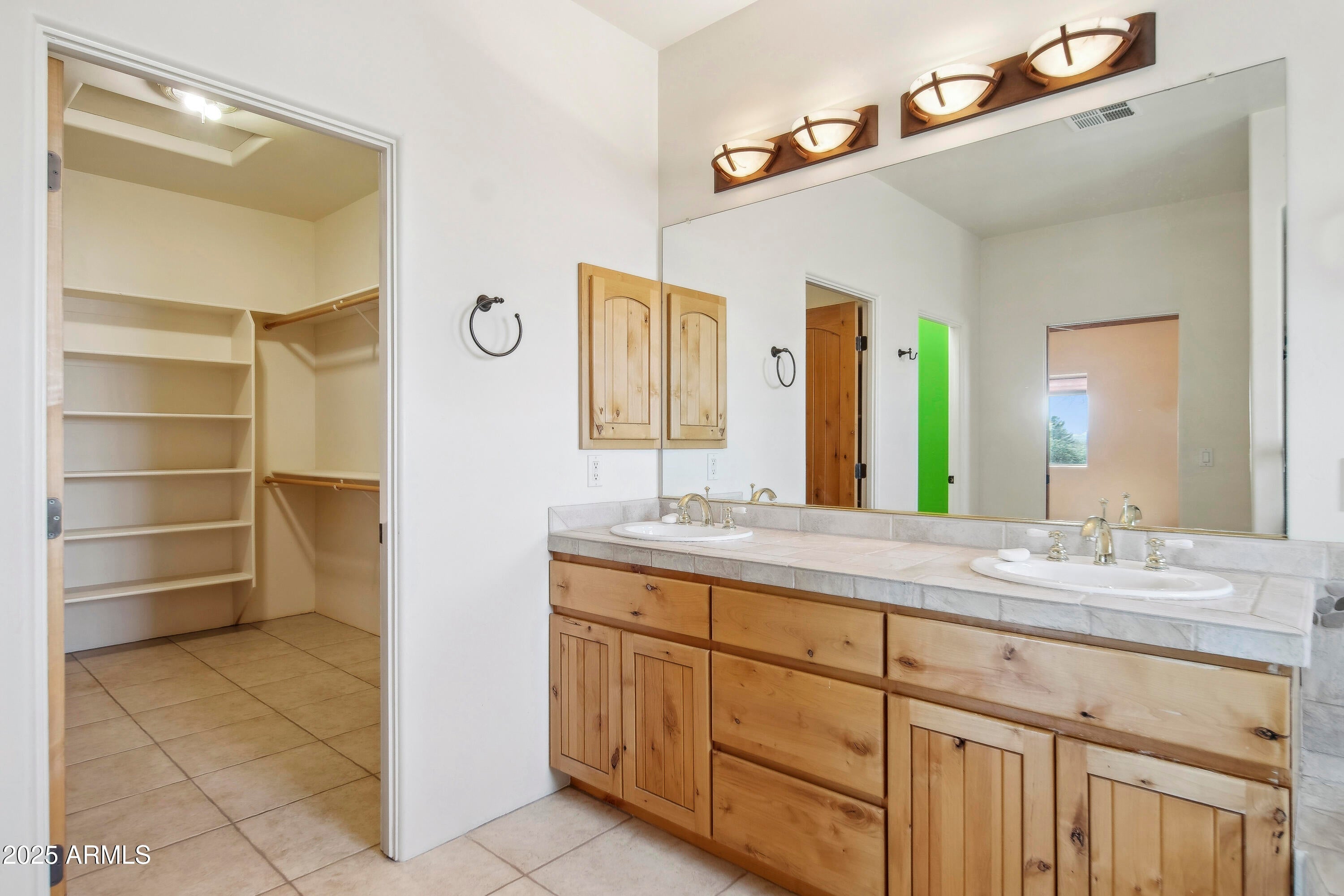 Fresh paint - looks great - Come and See - Luxury Home, acres, and ove – image 16