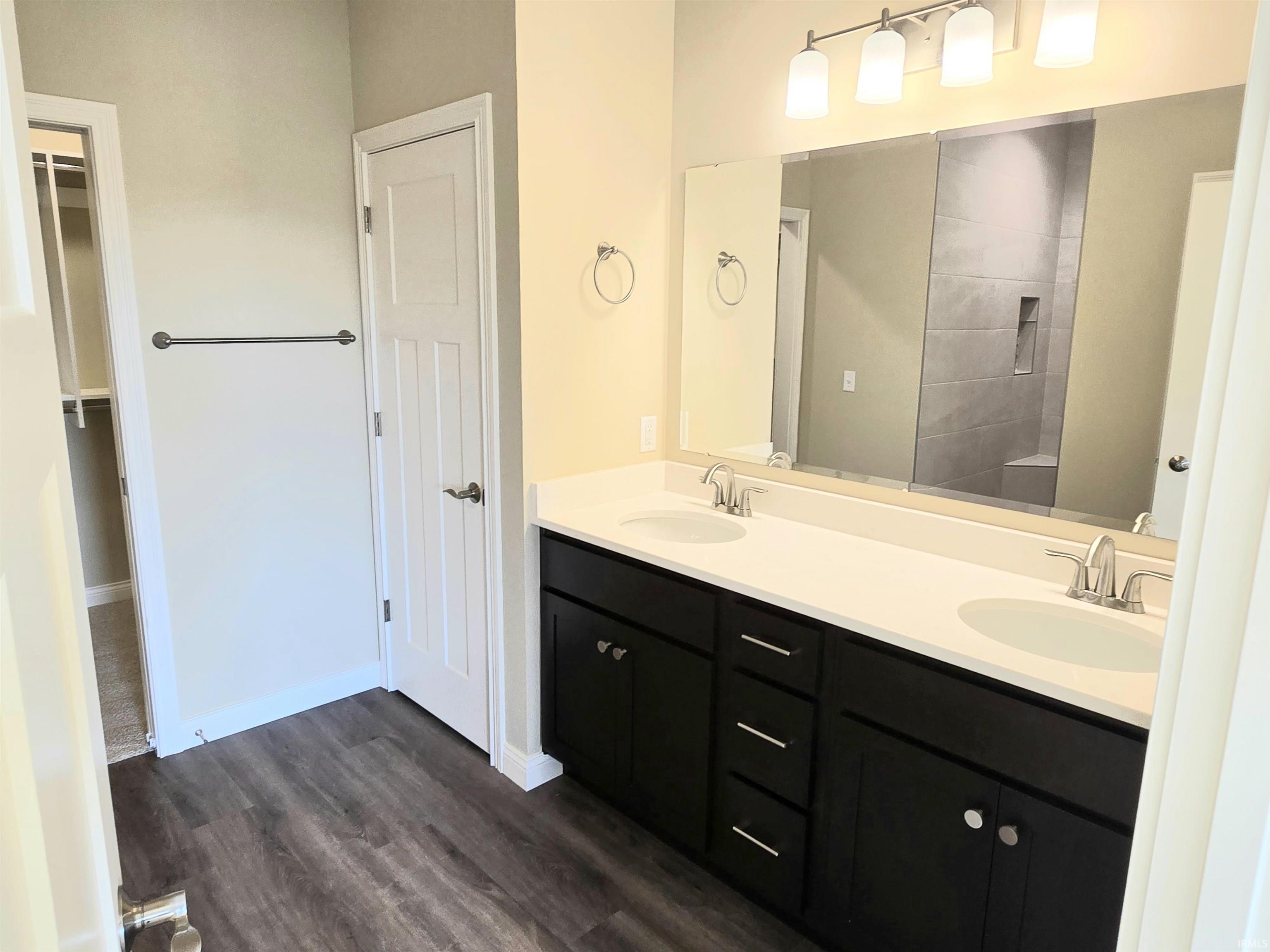 The Cimarron by Majestic Homes offers 2,566 sq/ft of living space and – image 11