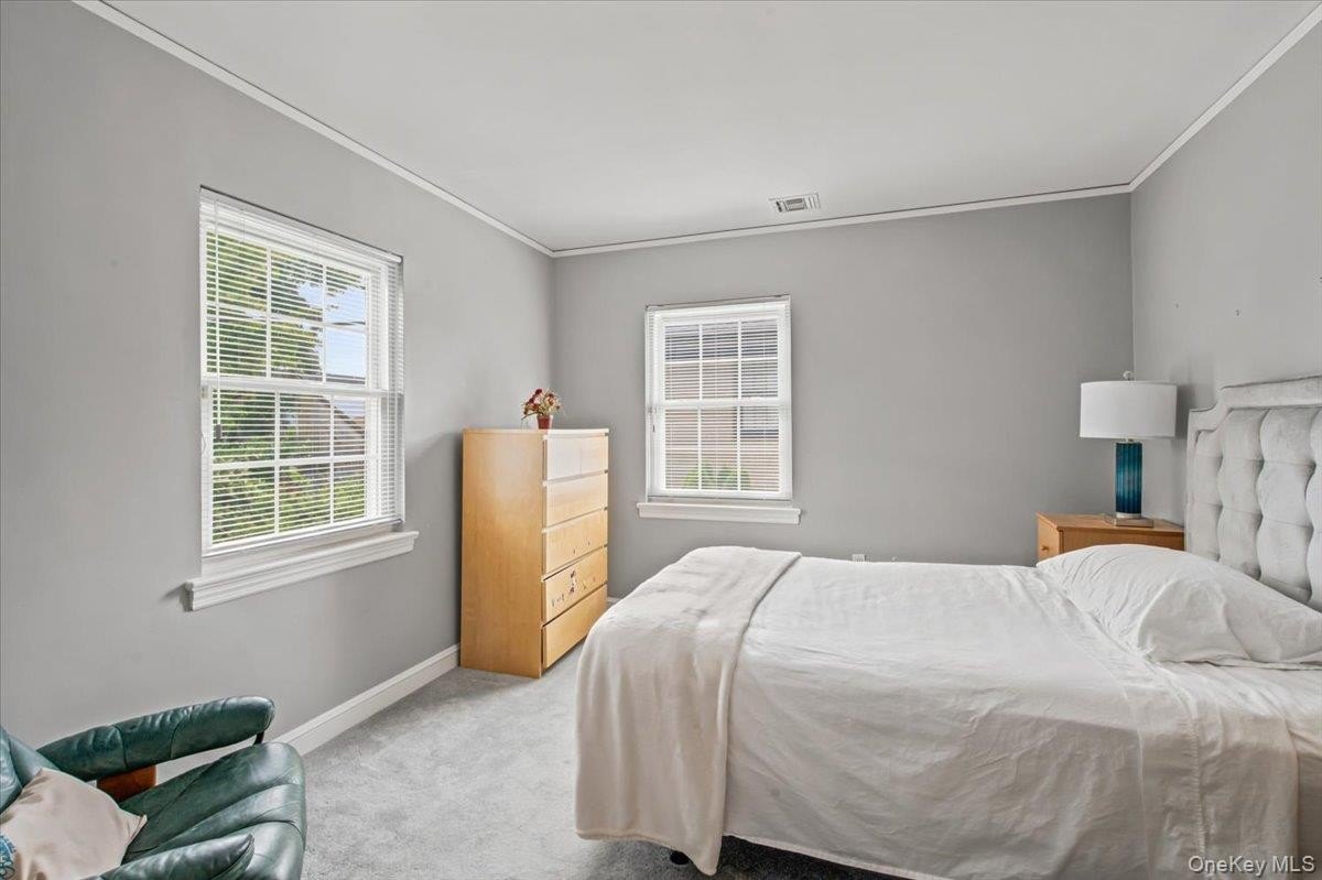 24 24 Overlook Road, Great Neck, New York, 11020, USA, 3 Bedrooms Bedrooms, ,3 BathroomsBathrooms,Residential,For Sale,24 Overlook Road,1018683