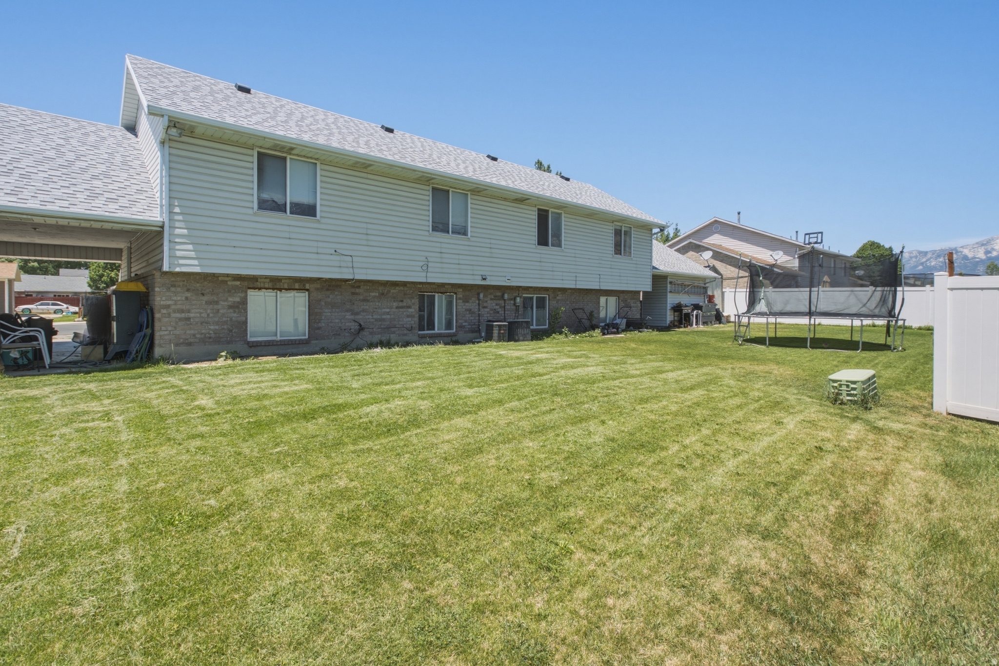 More photos to come. Spacious side-by-side duplex featuring 3 large be – image 21