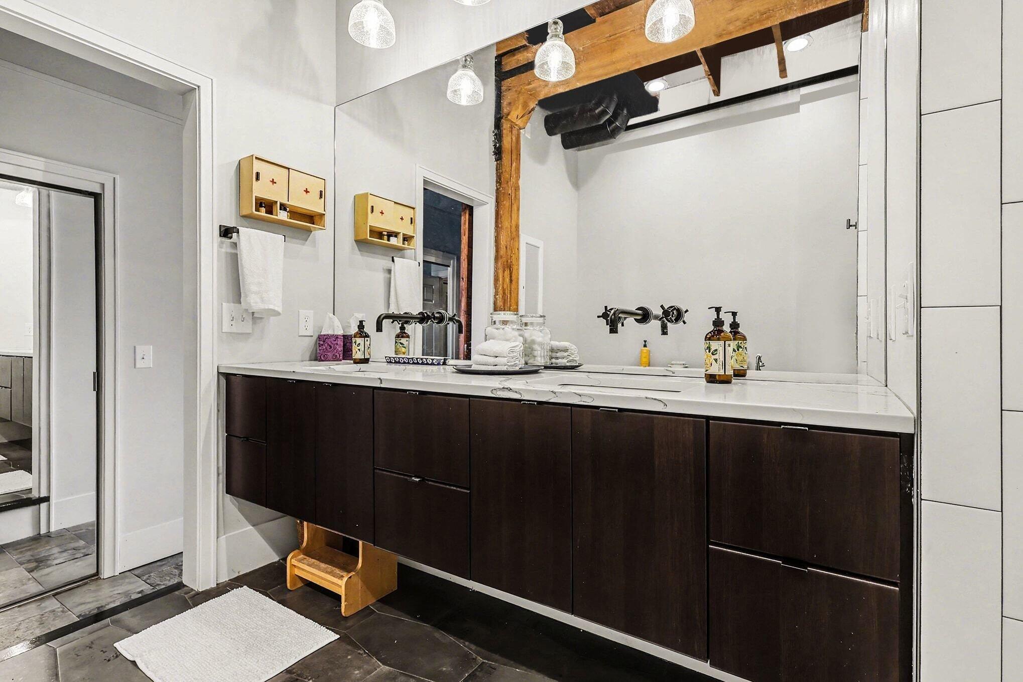 INVESTMENT OPPORTUNITY!! One of Grand Havens most prestigious properti – image 19