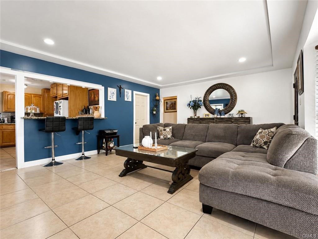 8617 8617 Ivy St, Los Angeles, California, 90002, USA, 5 Bedrooms Bedrooms, ,Residential,For Sale,8617 Ivy St,MB26135921