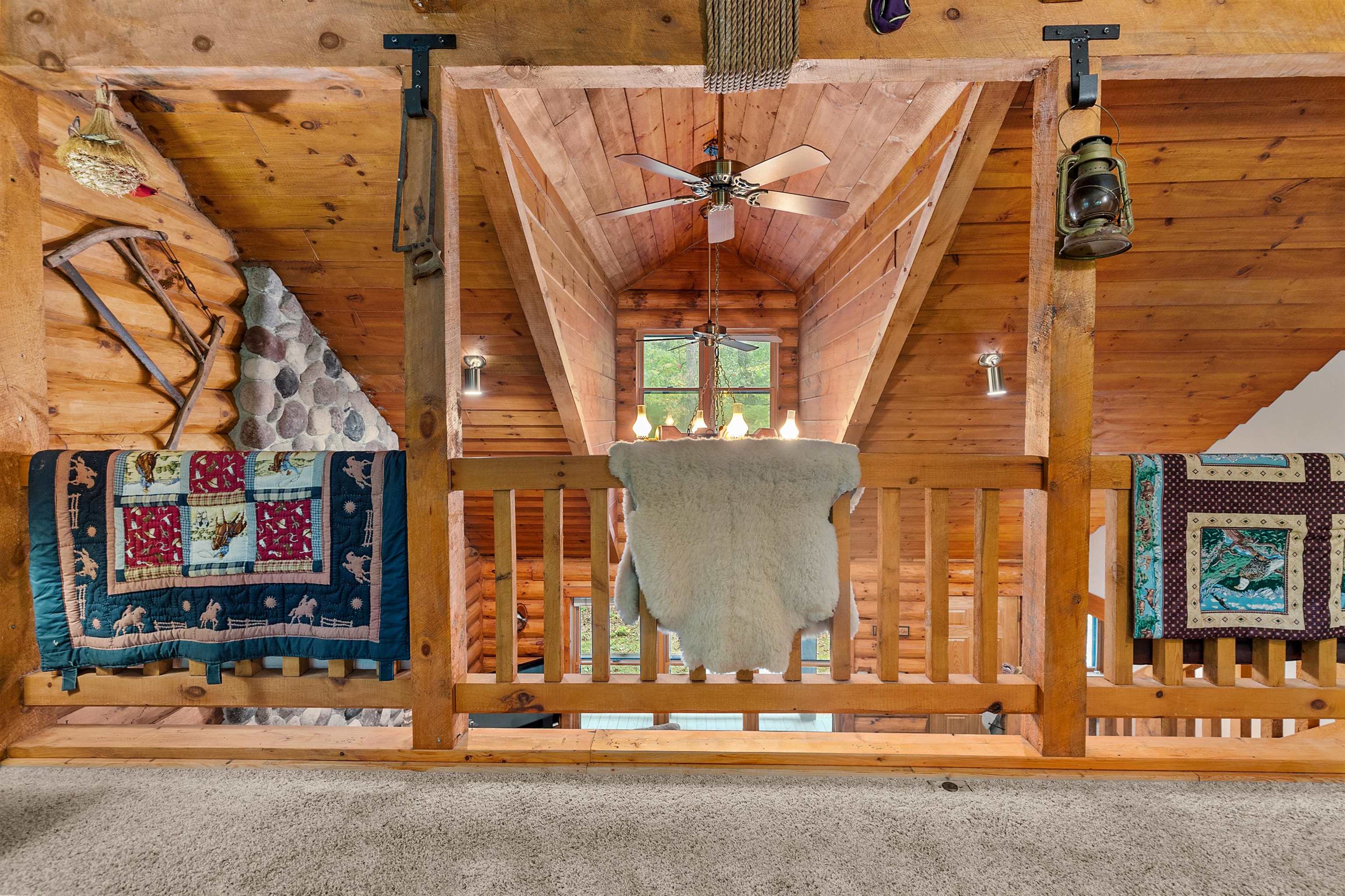 Experience the best of Legend Lake in this charming 1.5-story cottage. – image 31