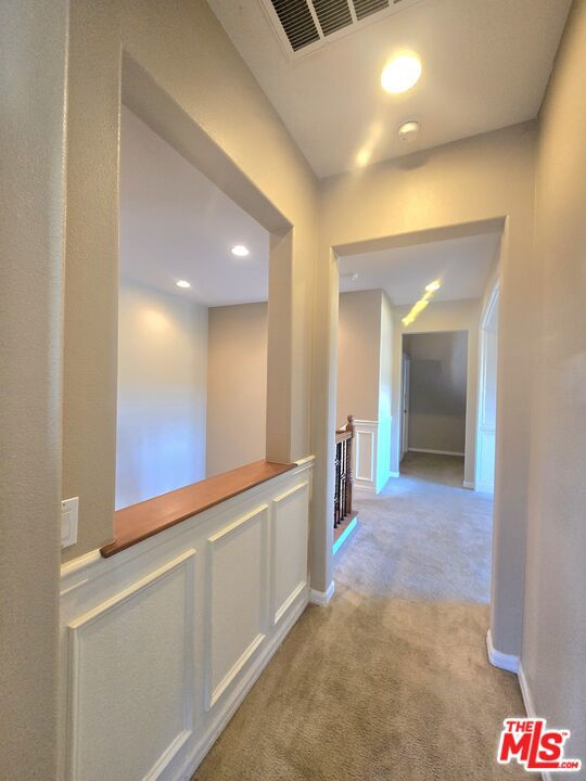 Stunning 5-bedroom, 4-bathroom, 2-story single-family home in the high – image 38