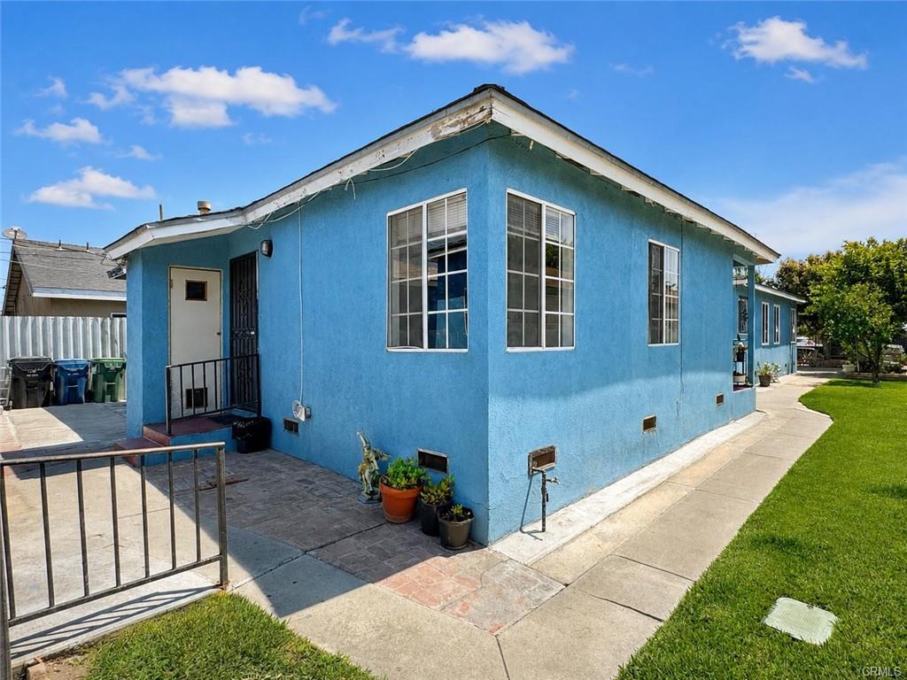 8617 8617 Ivy St, Los Angeles, California, 90002, USA, 5 Bedrooms Bedrooms, ,Residential,For Sale,8617 Ivy St,MB26135921