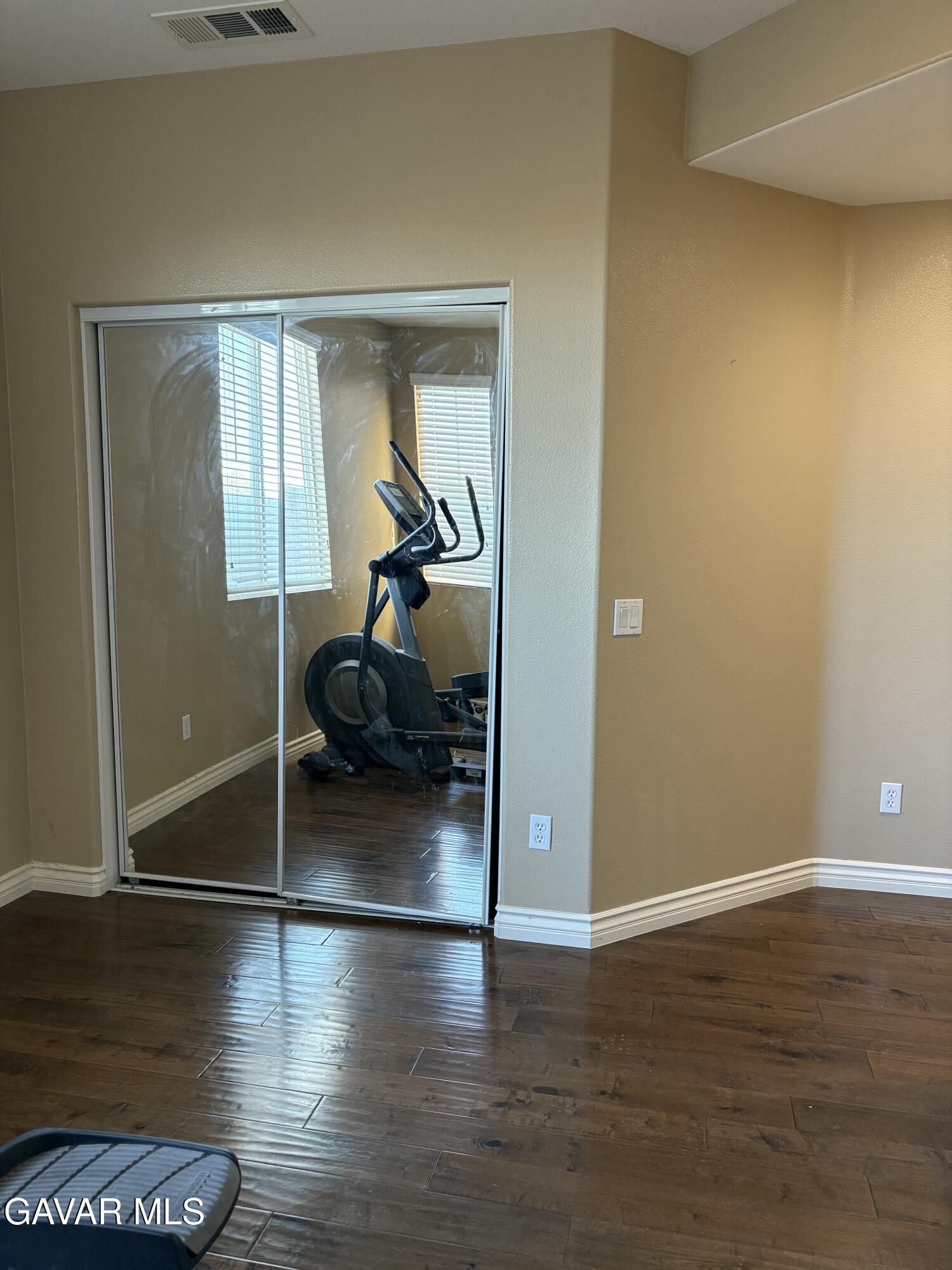 Stunning 5-bedroom, 4-bathroom, 2-story single-family home in the high – image 18