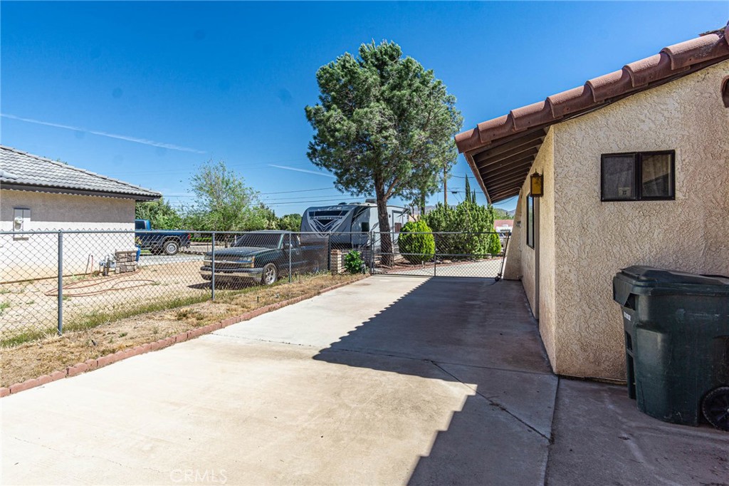 Something is refreshing about a home that actually gives you room to b – image 71