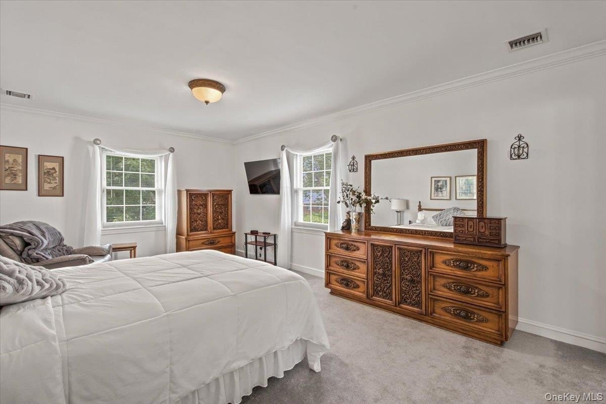 24 24 Overlook Road, Great Neck, New York, 11020, USA, 3 Bedrooms Bedrooms, ,3 BathroomsBathrooms,Residential,For Sale,24 Overlook Road,1018683