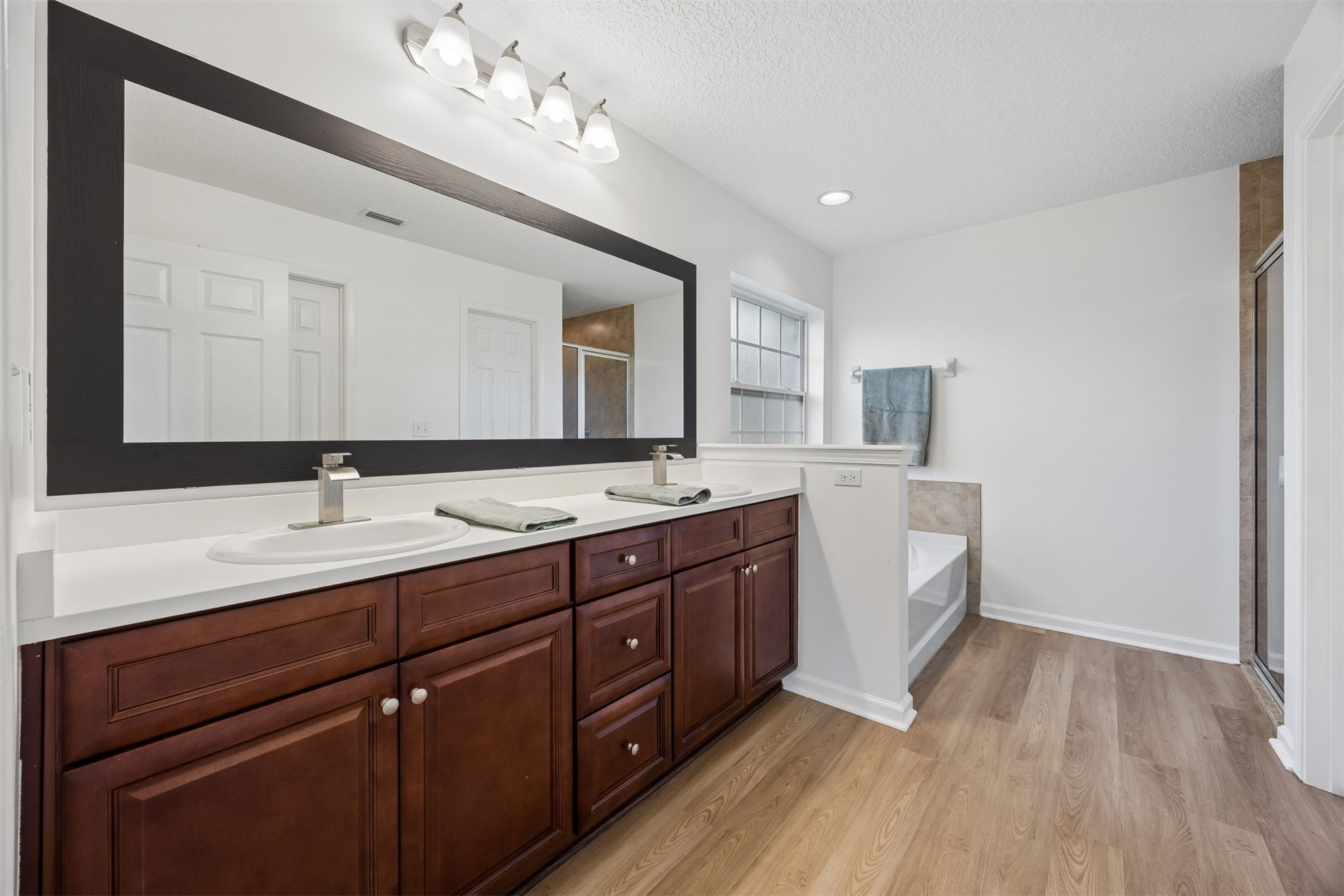 Tired of choosing between a backyard and a commute? At 54079 Amblerwoo – image 35