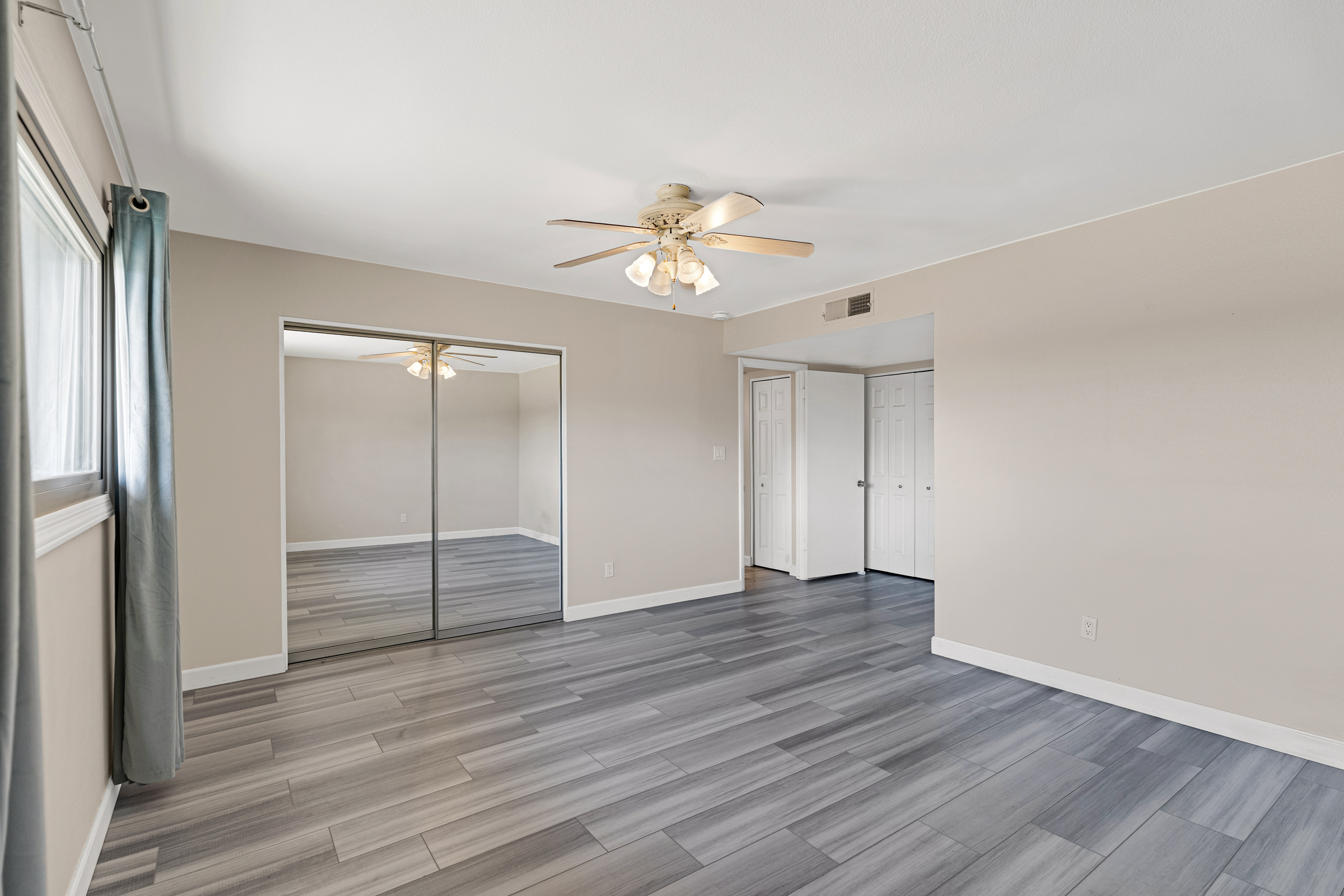 Your oasis in the heart of Tempe. This home is a split-bedroom floorpl – image 52