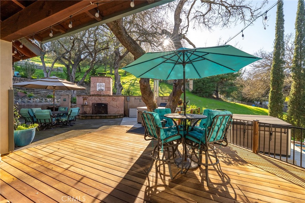 Located on the desirable West Side of Paso Robles, this custom-built 2 – image 39