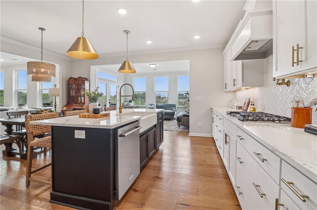 Welcome to luxury living in the heart of West Forsyth, where designer – image 9