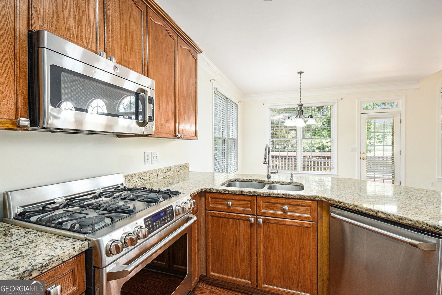 Fully finished basement with refined lakefront living in this beautifu – image 23