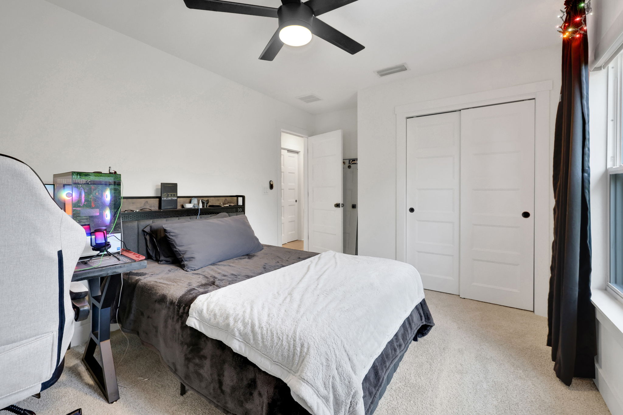 Experience the ultimate coastal lifestyle in this stunning Jacksonvill – image 27