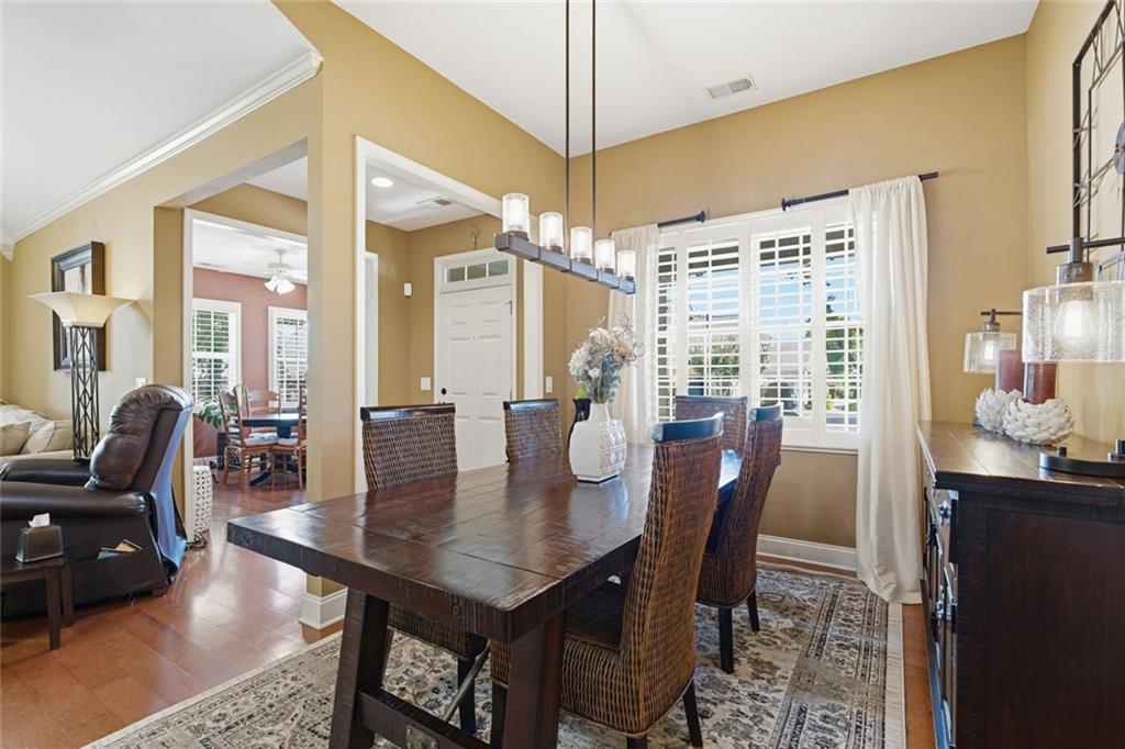 Welcome to this lovely home in the highly sought-after Orchards of Bra – image 8