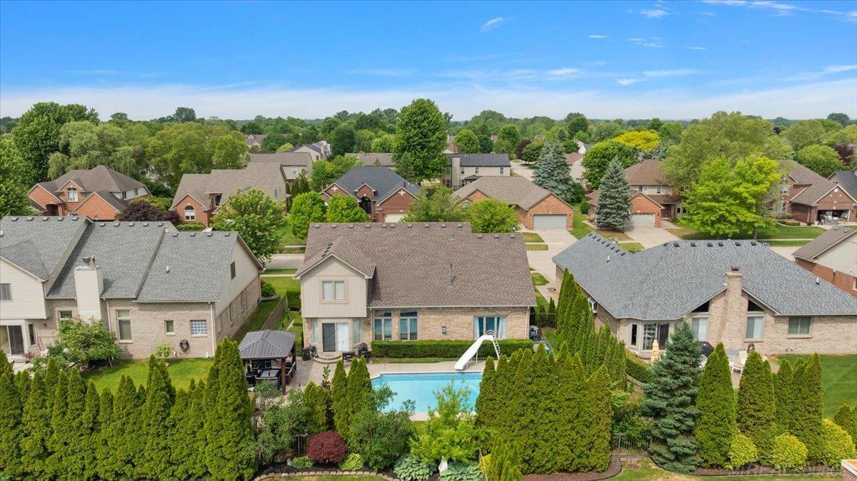 Rare find! Beautiful 4 Bedrom Split Level home with inground pool loca – image 53