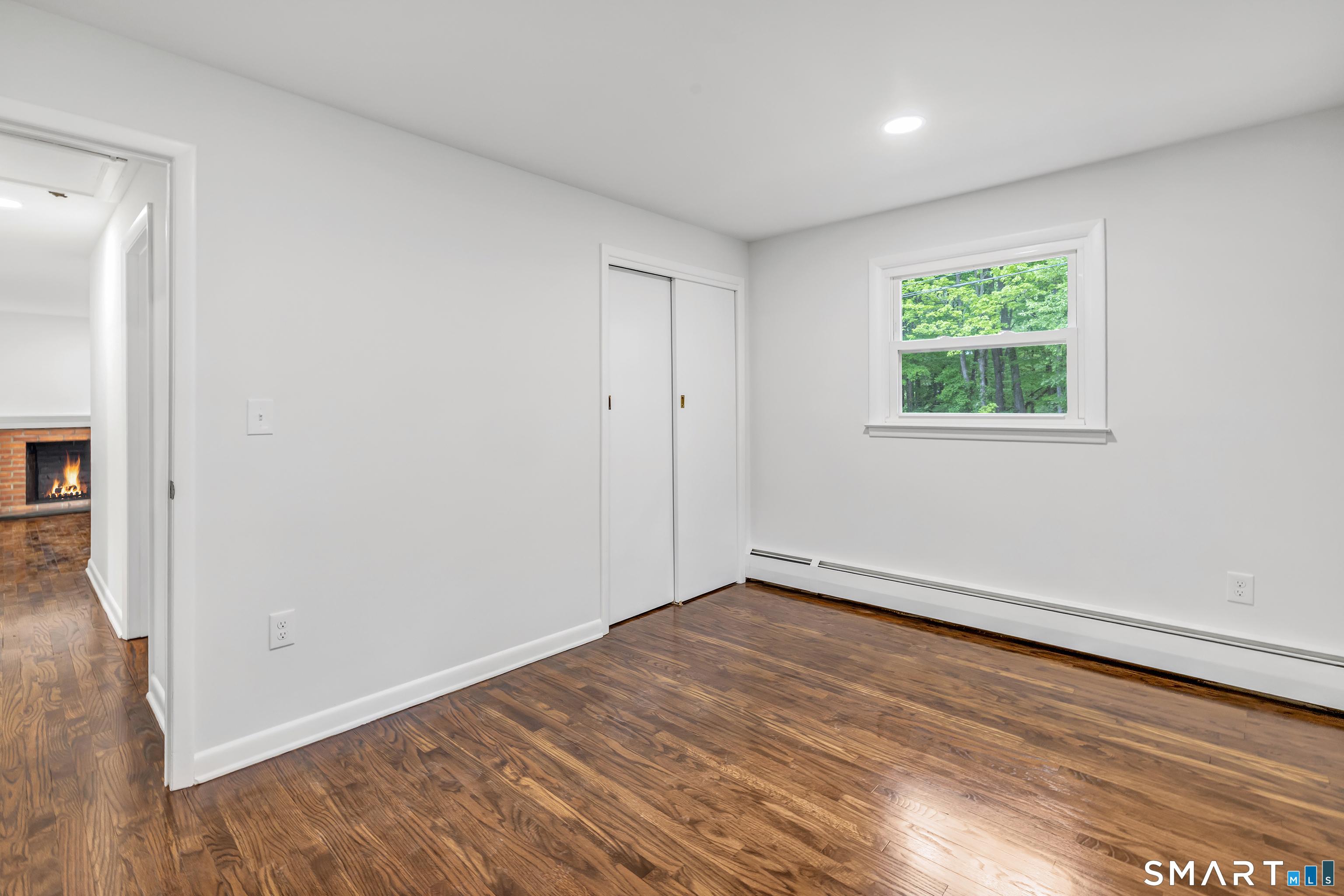 Welcome to 7 Longview Road, located in the desirable Sandy Hook sectio – image 24