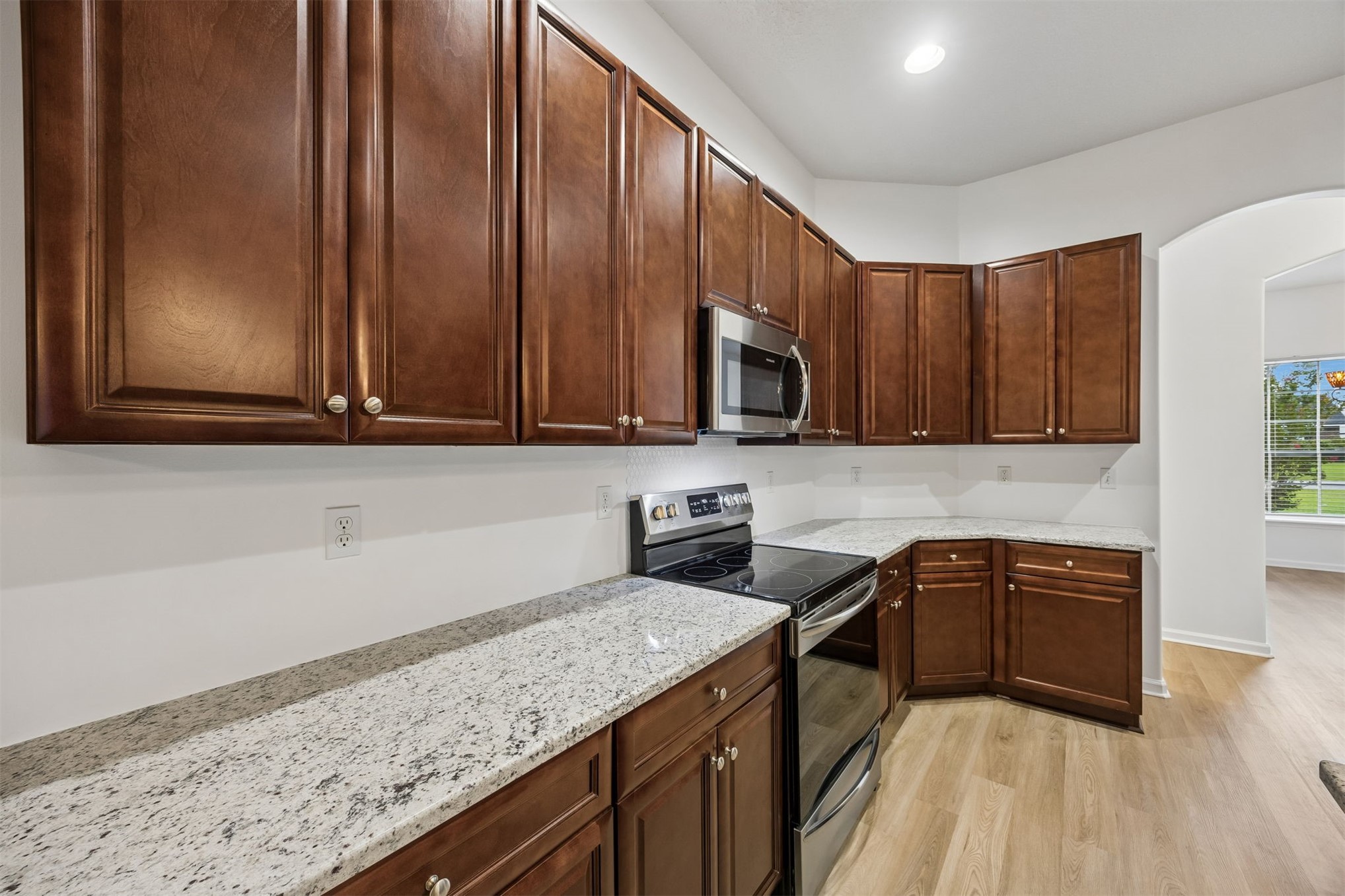 Tired of choosing between a backyard and a commute? At 54079 Amblerwoo – image 25