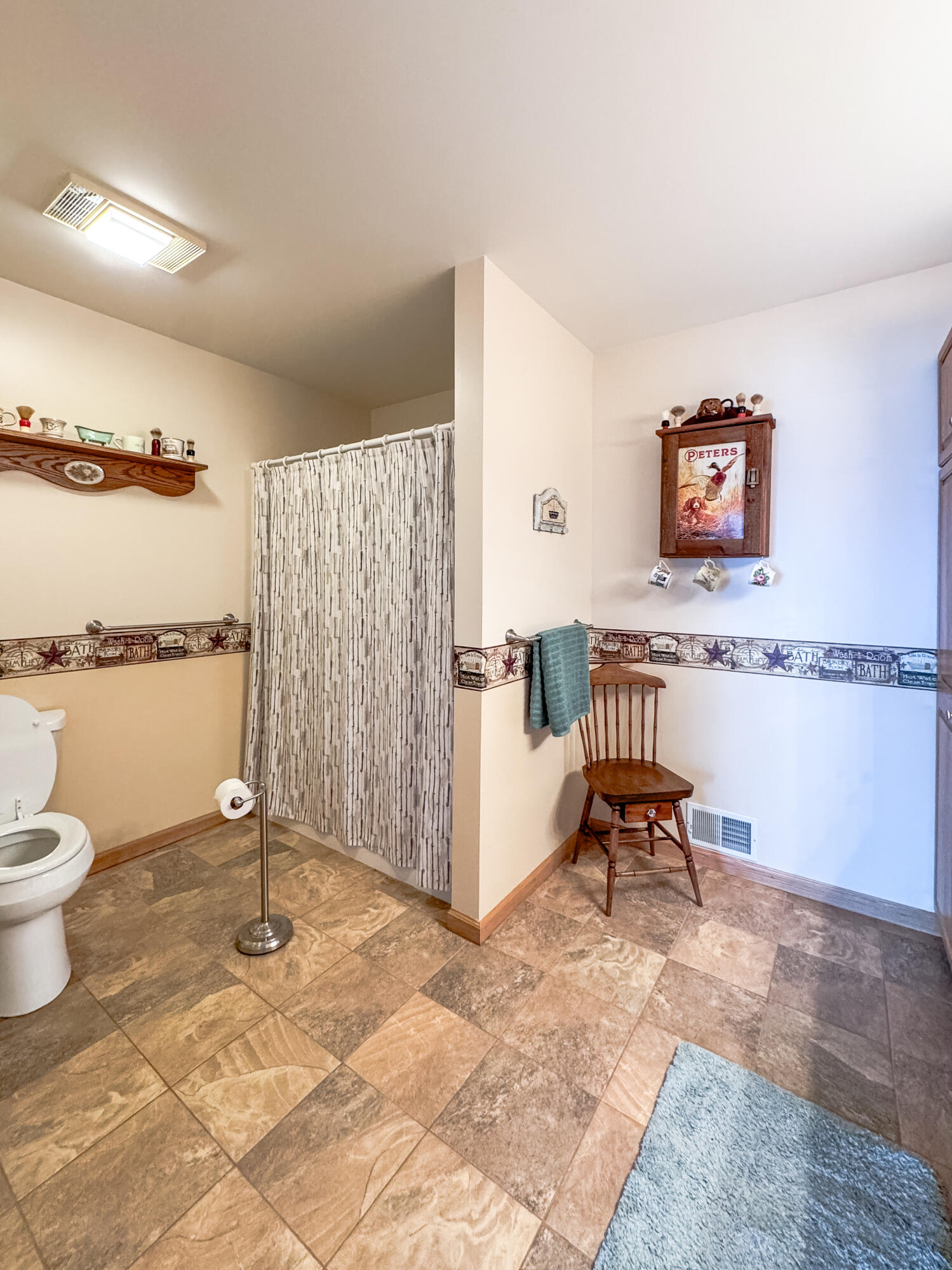This one-owner ranch home on Lake Huron offers a perfect blend of comf – image 17