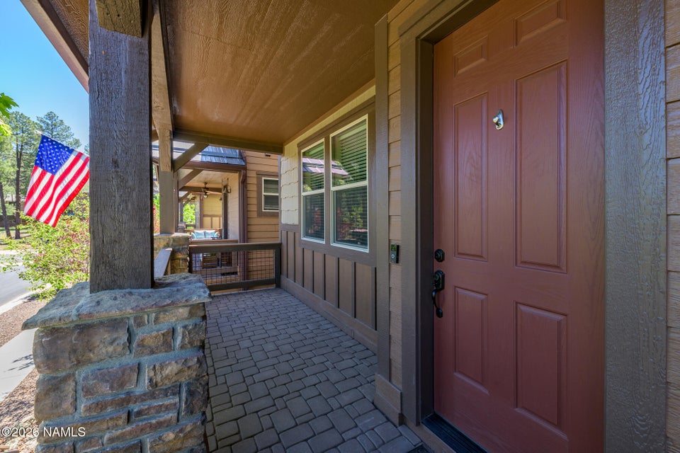 Mountain views, dual primary suites, and Flagstaff living at its fines – image 2