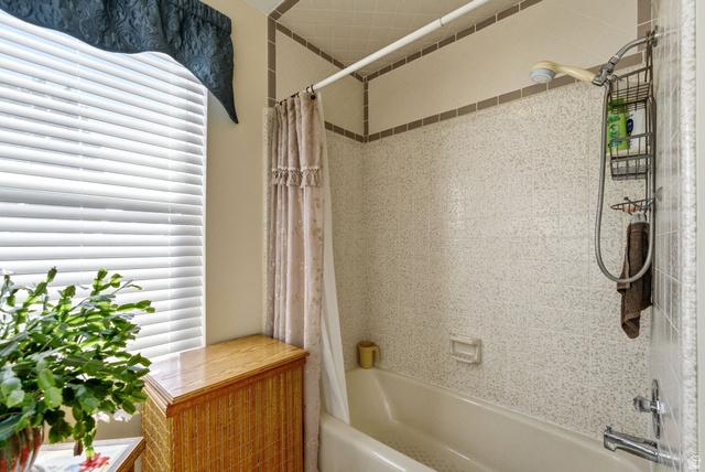 Welcome home to this beautifully well-kept East Bench gem, perfectly s – image 17