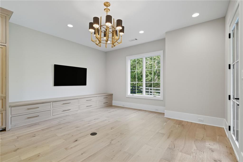 Beautiful Custom Home on gorgeous estate lot in exclusive Milton. This – image 48
