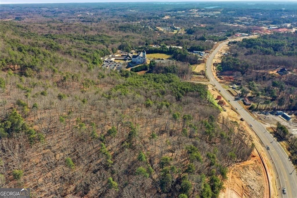 A mountain retreat in the heart of Forsyth. This extraordinary 6+ acre – image 11