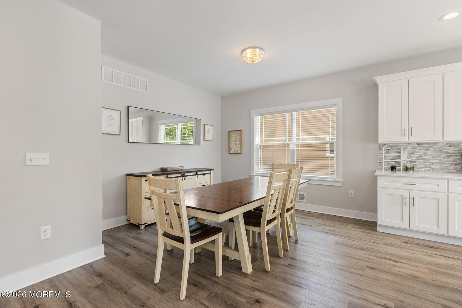 Beautifully maintained 3-bedroom, 2.5-bath home featuring an open-conc – image 11