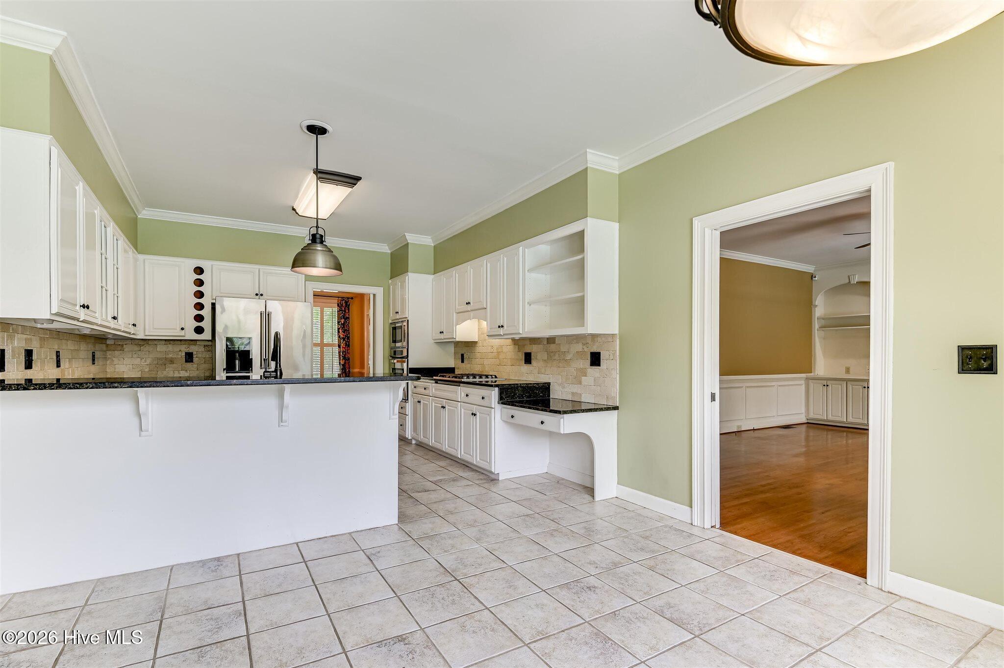Welcome to this stunning brick home nestled on a quiet cul-de-sac in t – image 18
