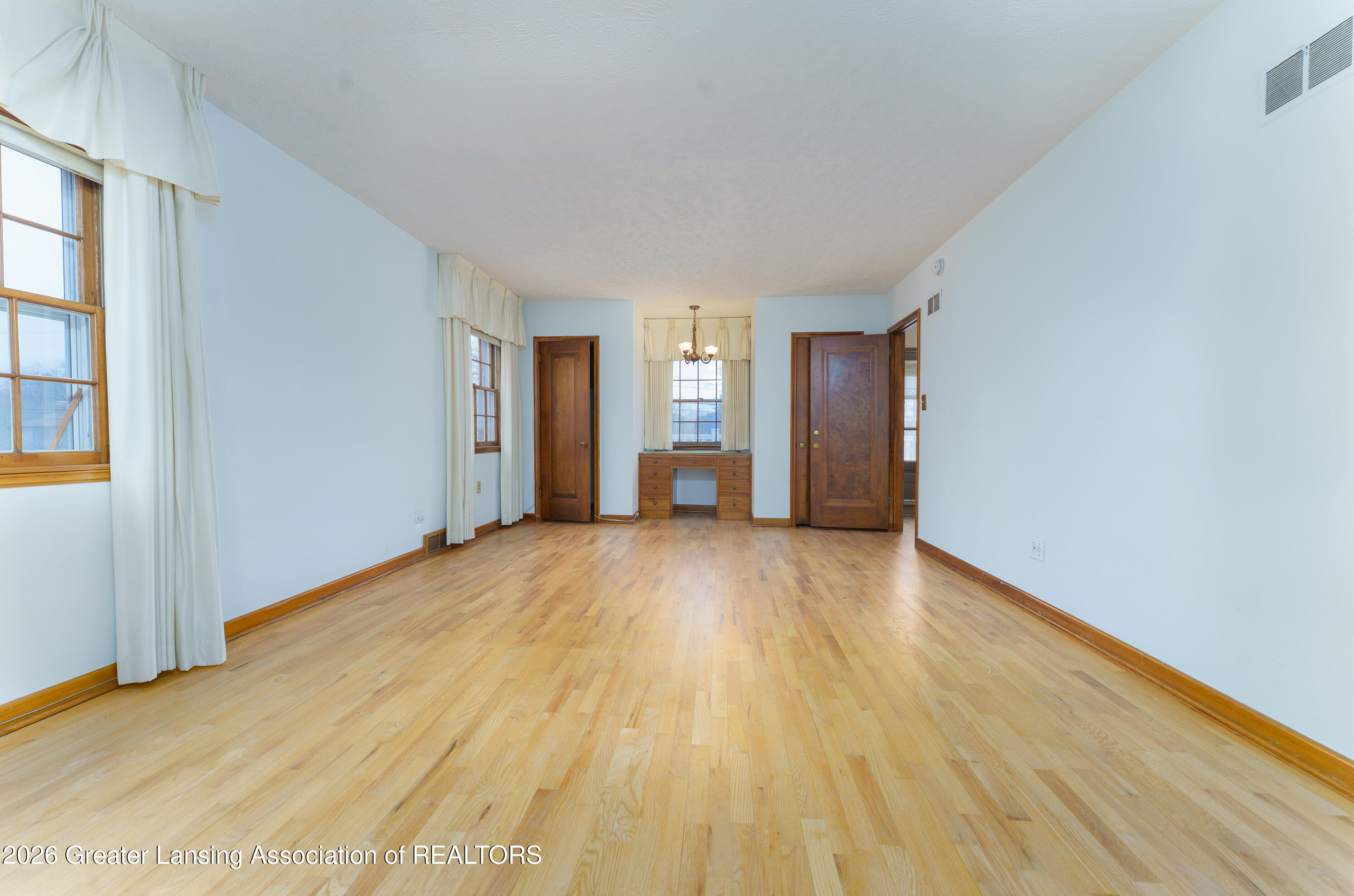 A rare opportunity to score a quintessential Glencairn gem! Gorgeous c – image 56