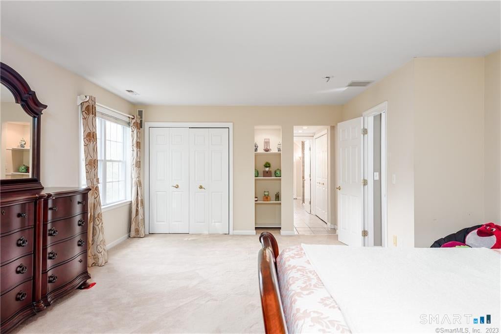 SPECTACULARLY DESIRABLE LOCATION! This rare-to-market single family is – image 30
