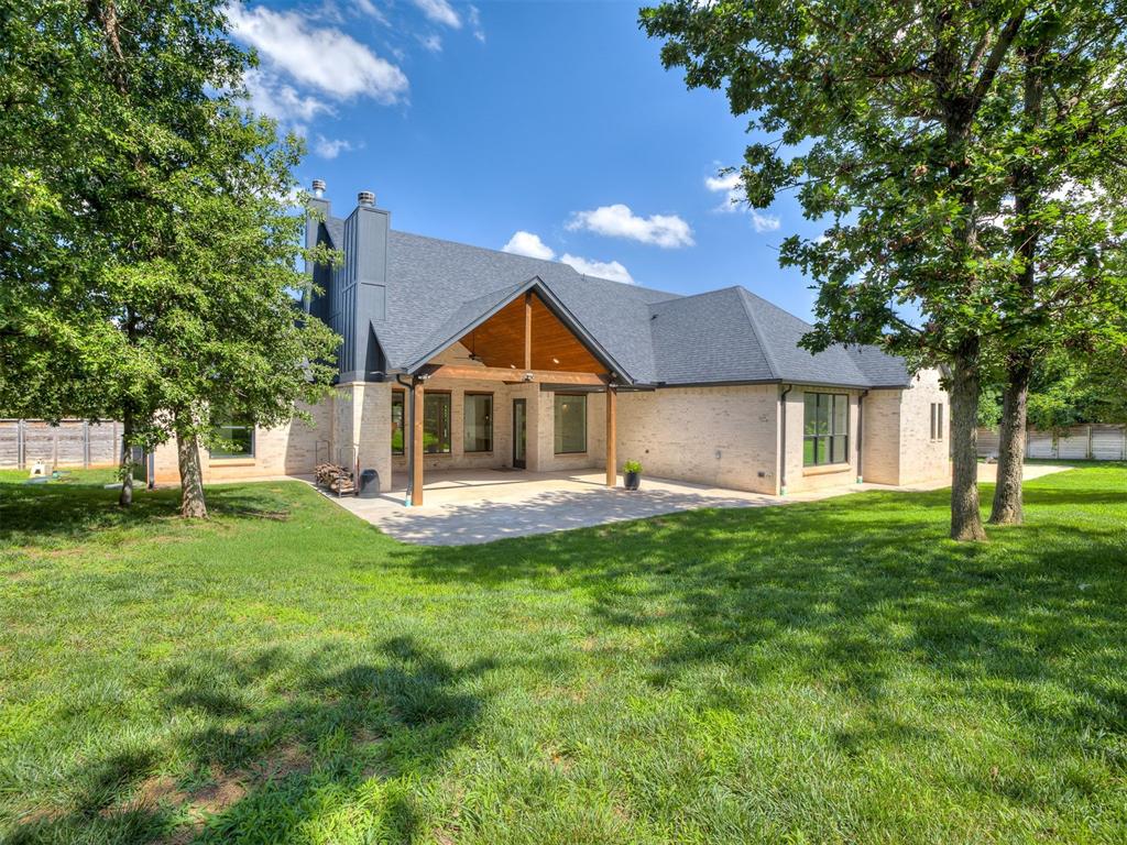 Amid the wooded charm of Arcadia, 12925 Broken Arrow offers a perfect – image 43