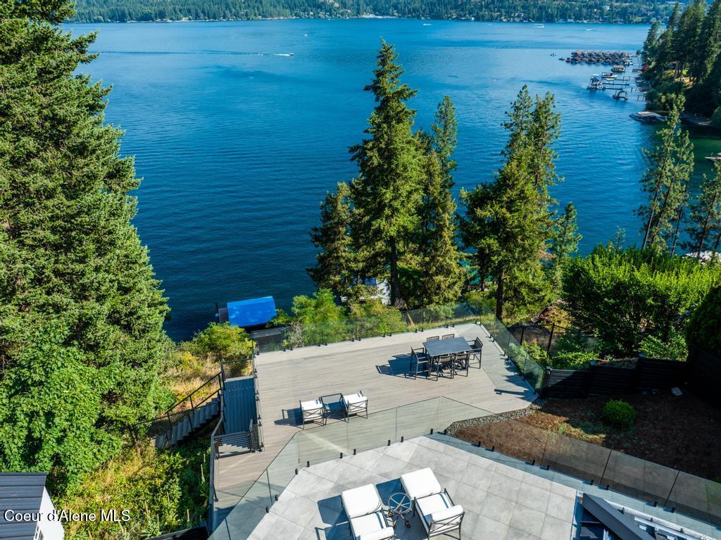 Lake front property with completely reimagined home, finished in 2024 – image 4