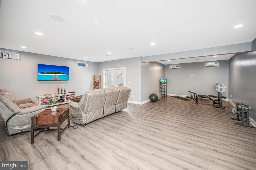 9 9 Sutter Drive, Fredericksburg, Virginia, 22405, USA, 5 Bedrooms Bedrooms, ,5 BathroomsBathrooms,Residential,For Sale,9 Sutter Drive,6112093a-7c20-4b1f-b5cb-6f9b80