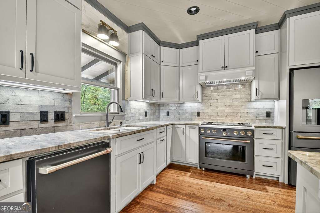 Welcome to your Private RIVERFRONT DREAM HOME on the shimmering shores – image 19