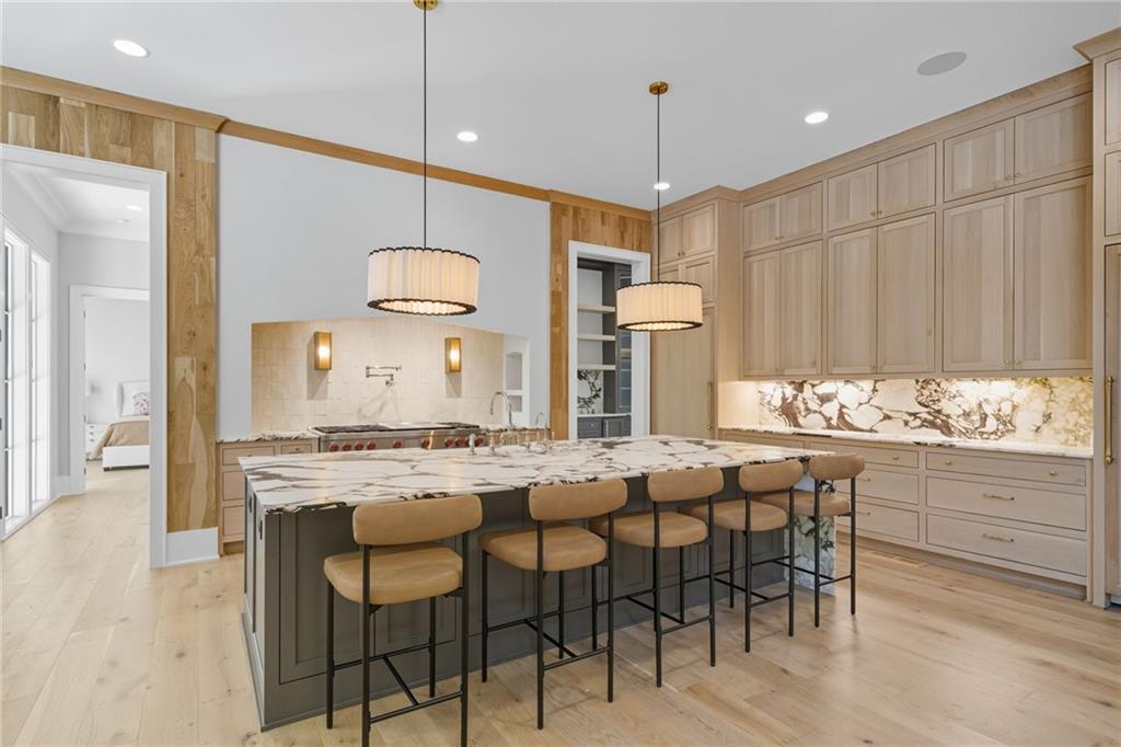 Beautiful Custom Home on gorgeous estate lot in exclusive Milton. This – image 14