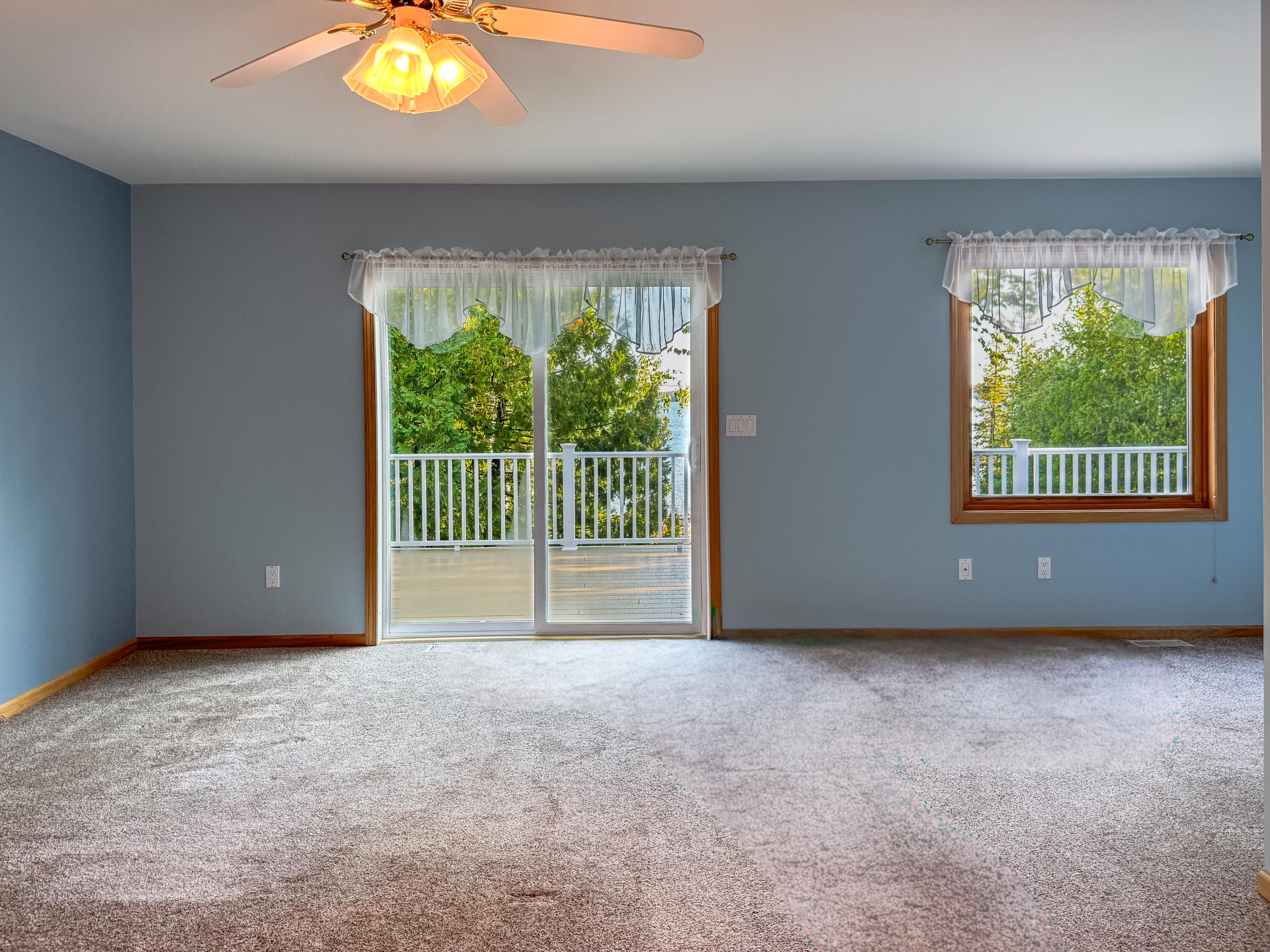 This one-owner ranch home on Lake Huron offers a perfect blend of comf – image 14