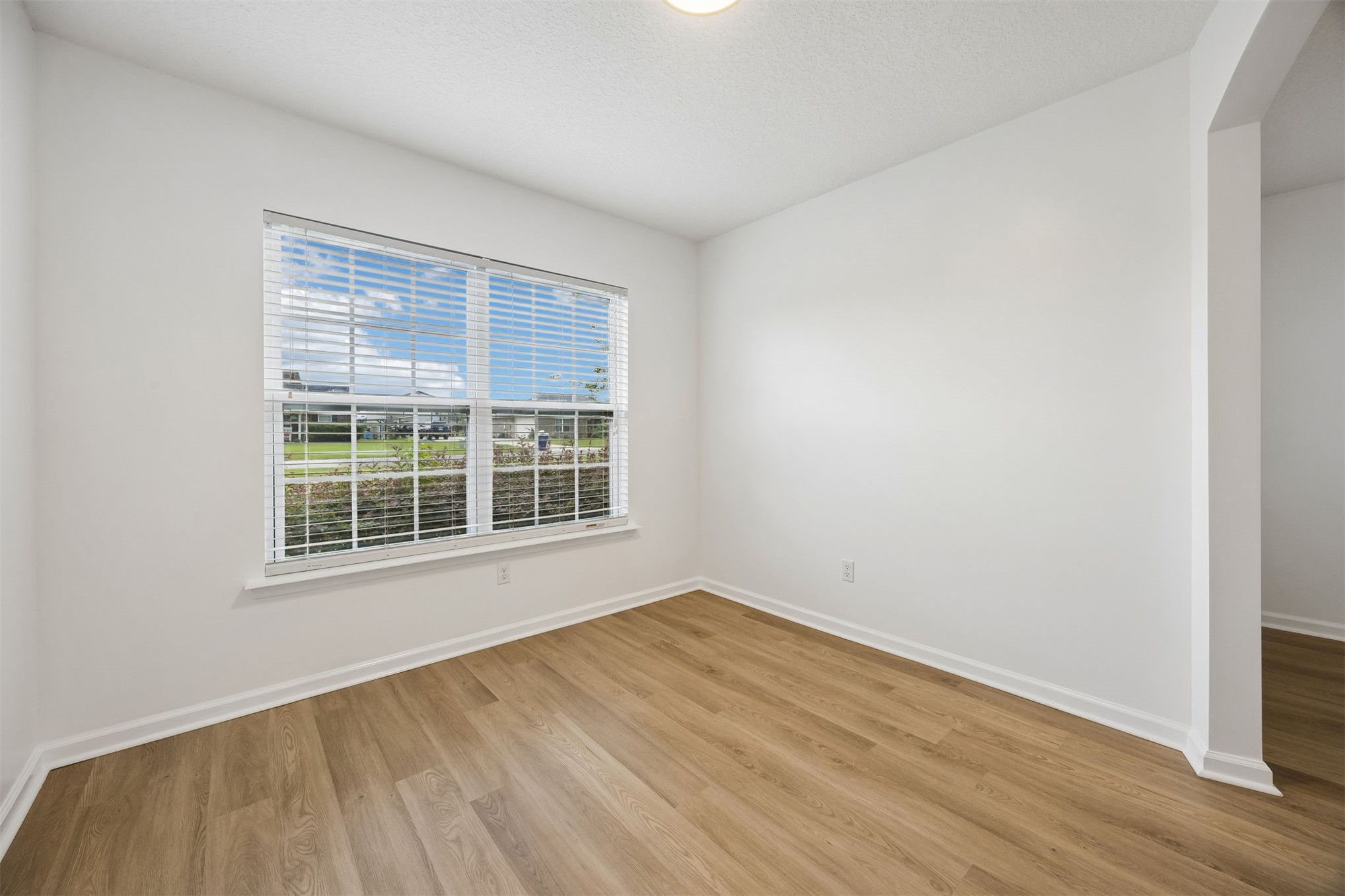 Tired of choosing between a backyard and a commute? At 54079 Amblerwoo – image 45