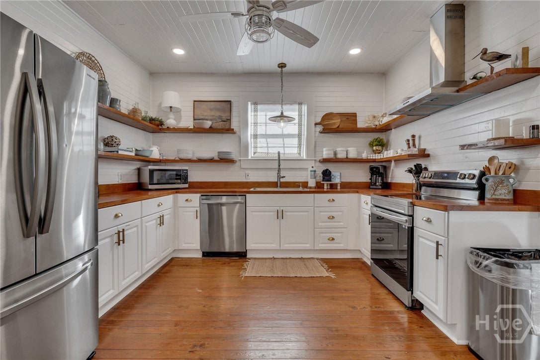 Charming raised, restored cottage in the heart of Tybee -a perfect ble – image 14