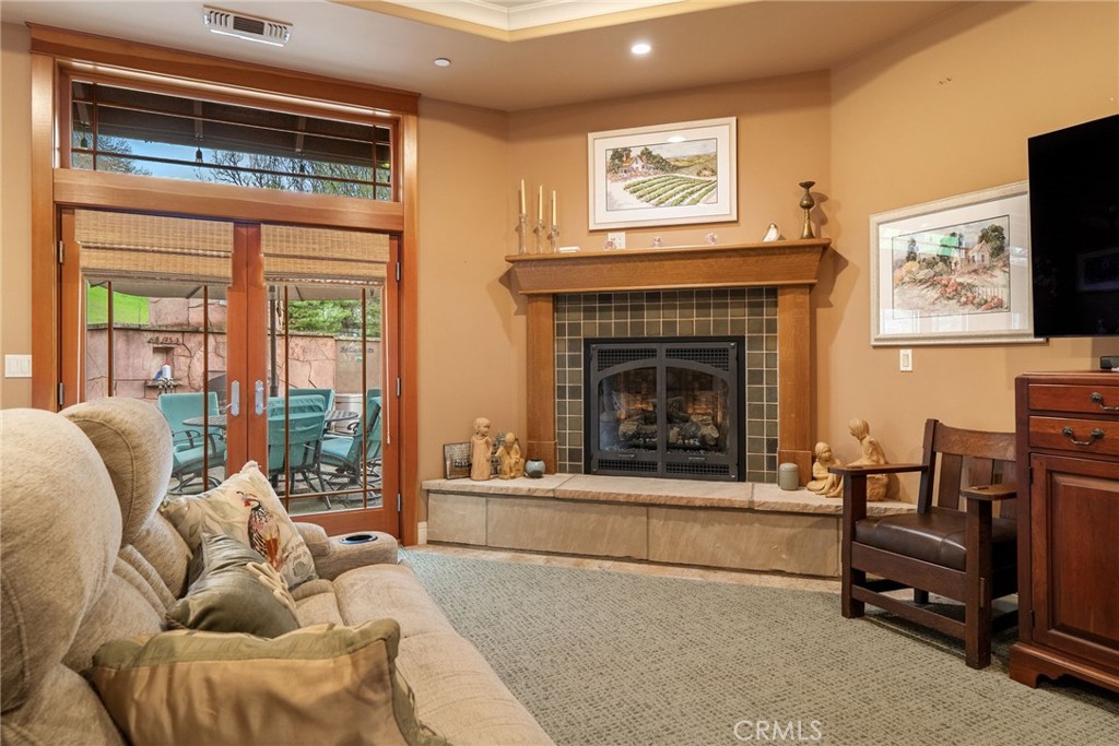 Located on the desirable West Side of Paso Robles, this custom-built 2 – image 20