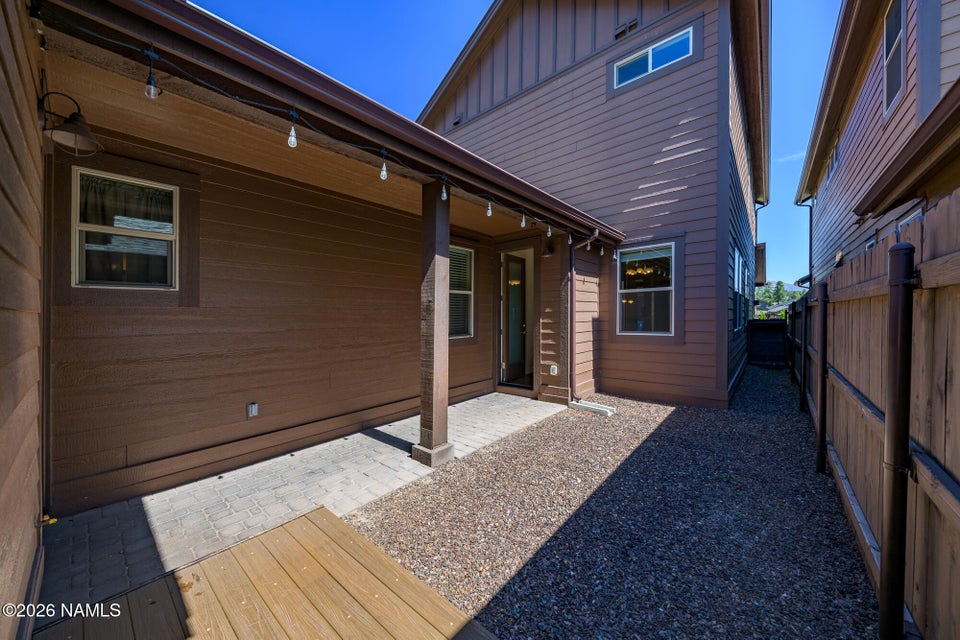 Mountain views, dual primary suites, and Flagstaff living at its fines – image 41