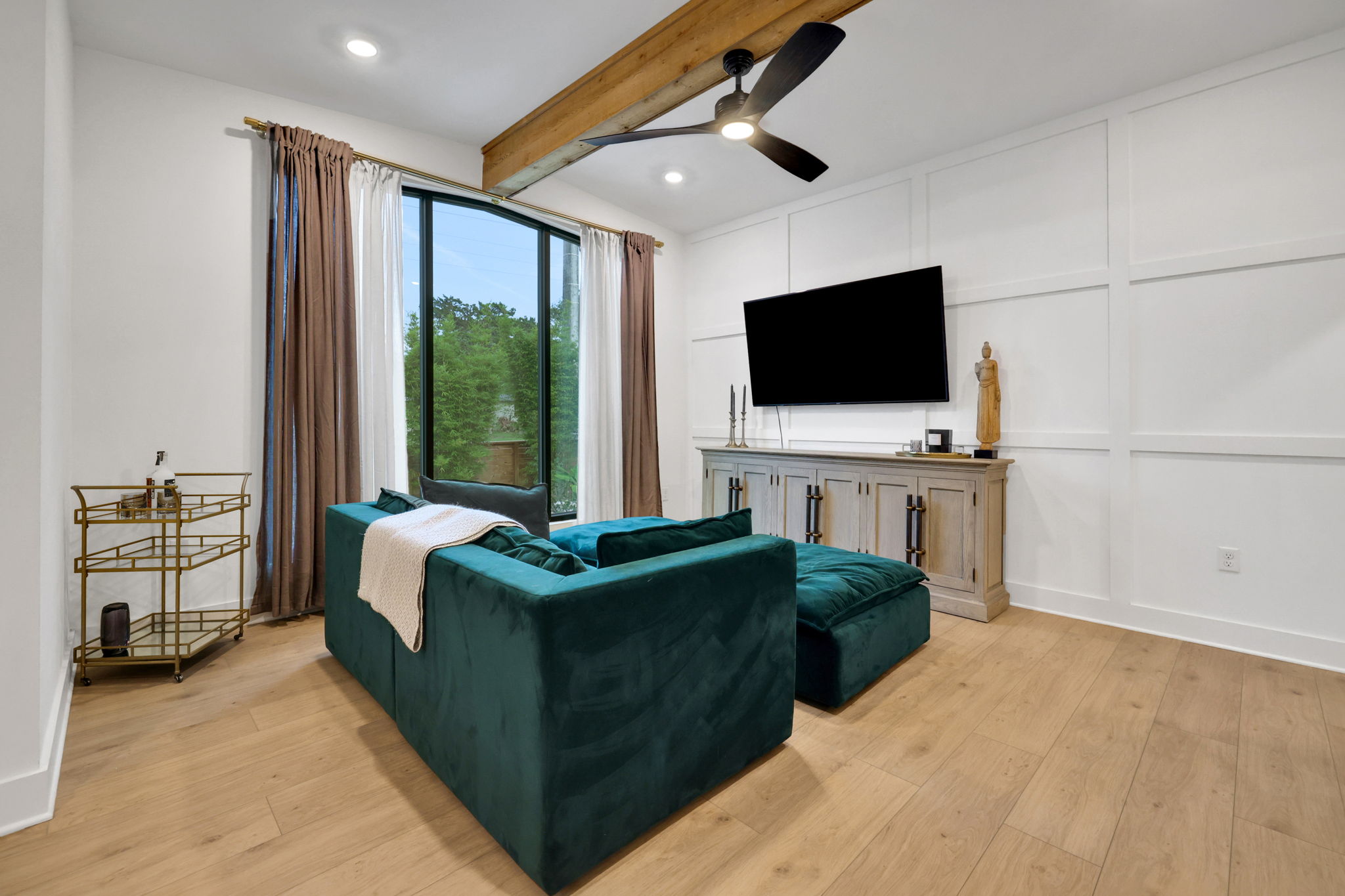 Experience the ultimate coastal lifestyle in this stunning Jacksonvill – image 8
