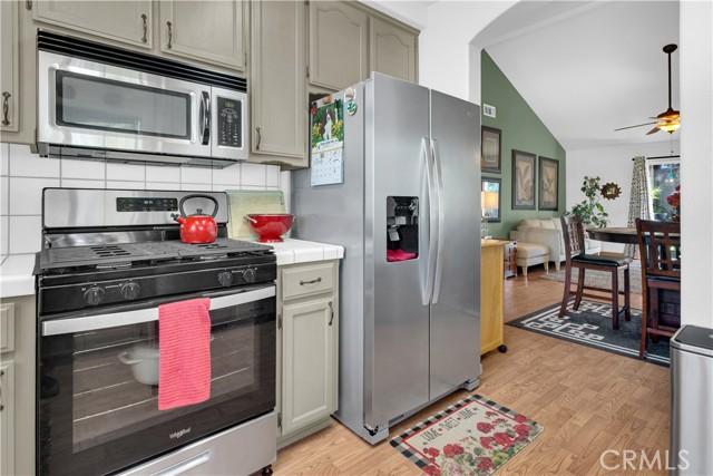 Charming, comfortable, and move-in readythis beautifully updated 3 bed – image 9