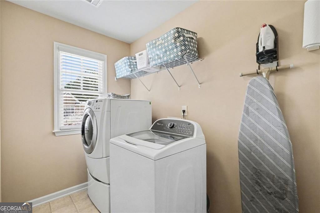 $5000 to BUYERS closing costs with acceptable offer! Beautiful east fa – image 29